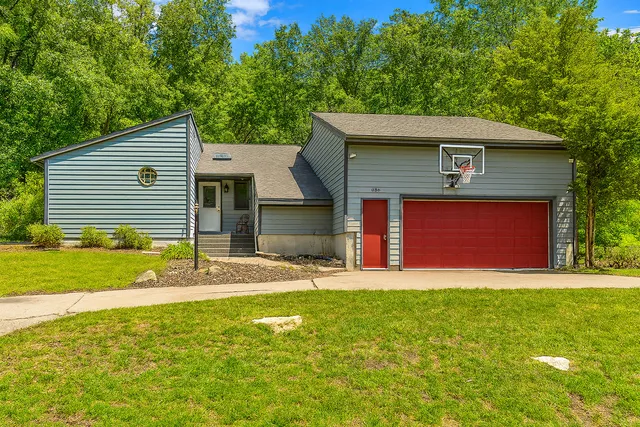 386 Pleasant Hill Dr, Winona, MN 55987