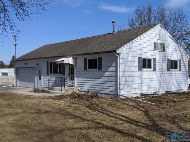 1220 S  Blauvelt Ave, Sioux Falls, SD 57105