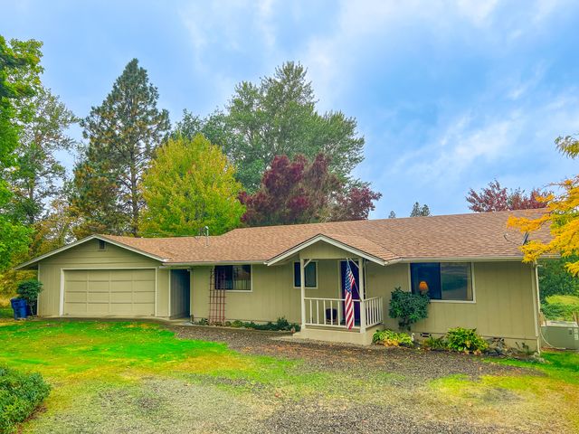 2180 Dowell Rd, Grants Pass, OR 97527