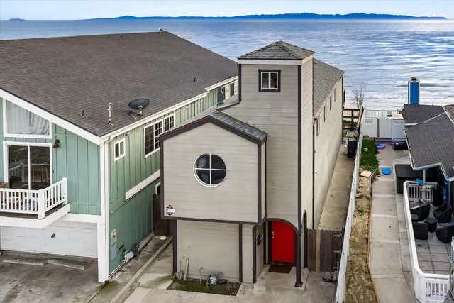 6553 Del Playa Dr, Goleta, CA 93117