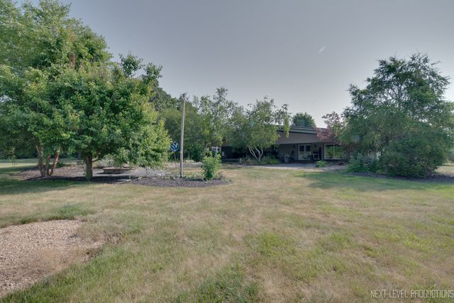 46W235 Beith Rd, Maple park, IL 60151