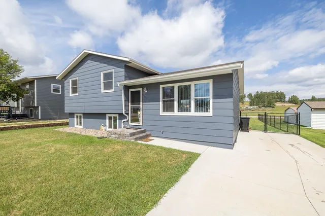 1215 Canal St, Custer, SD 57730