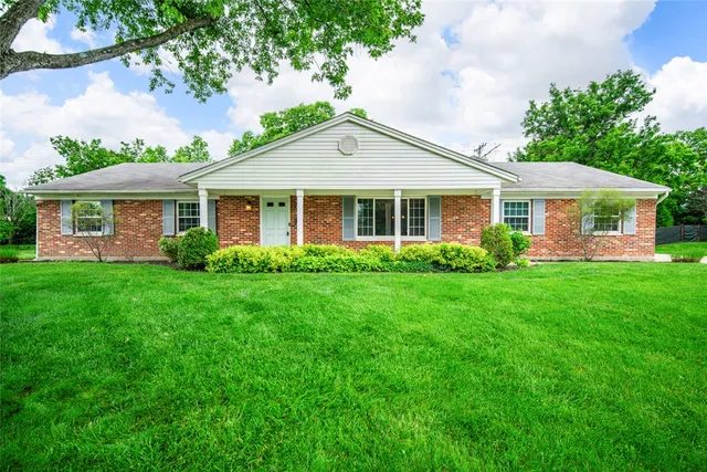 190 Lakeview Dr, Dayton, OH 45459