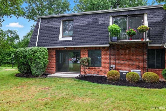 87 Foxberry Dr #A, Getzville, NY 14068
