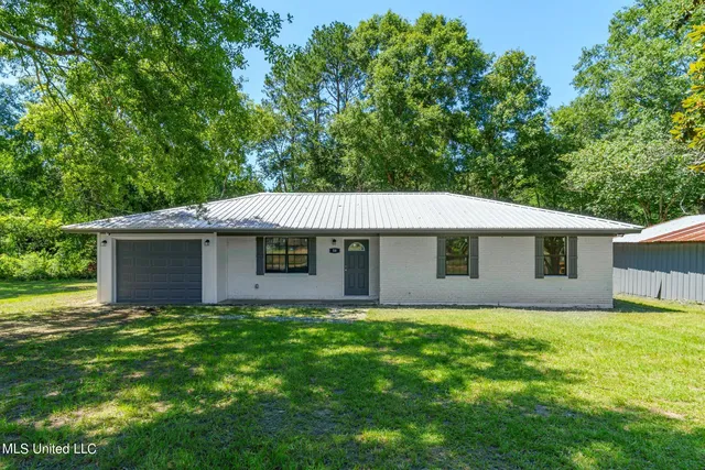 118 Laetrell Sanders Rd, Jayess, MS 39641