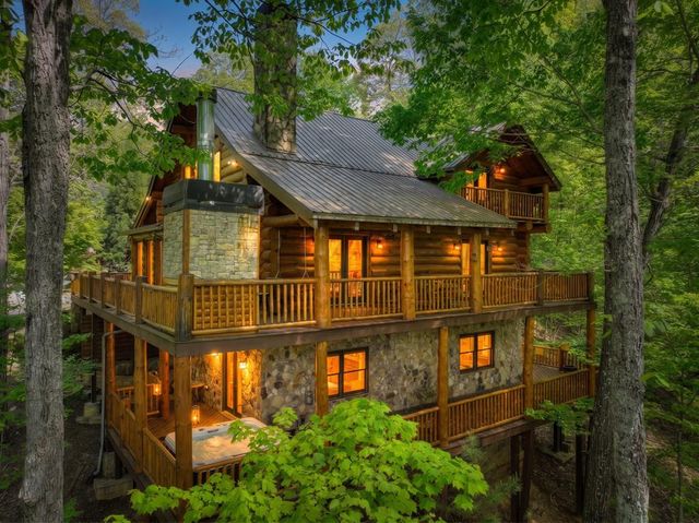 536 Lakeview Rd, Blue Ridge, GA 30513