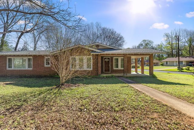 1405 Hillview Dr, Nacogdoches, TX 75964