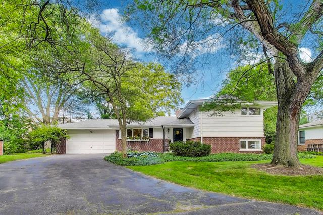 1525 Evergreen Ter, Glenview, IL 60025