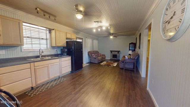 128 Darwins Dr, Lucedale, MS 39452