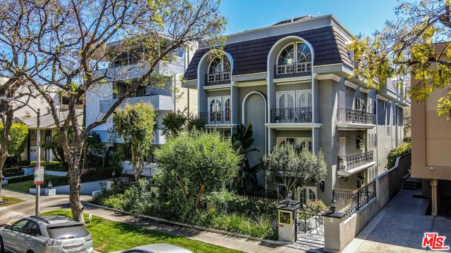 342 N  Palm Dr   #202, Beverly Hills, CA 90210