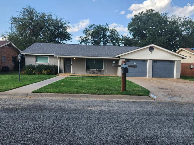 105 E  21st St, Littlefield, TX 79339