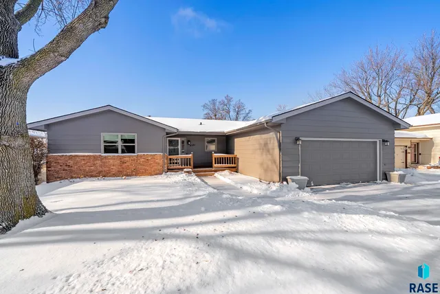 4201 S  Lewis Ave, Sioux Falls, SD 57103
