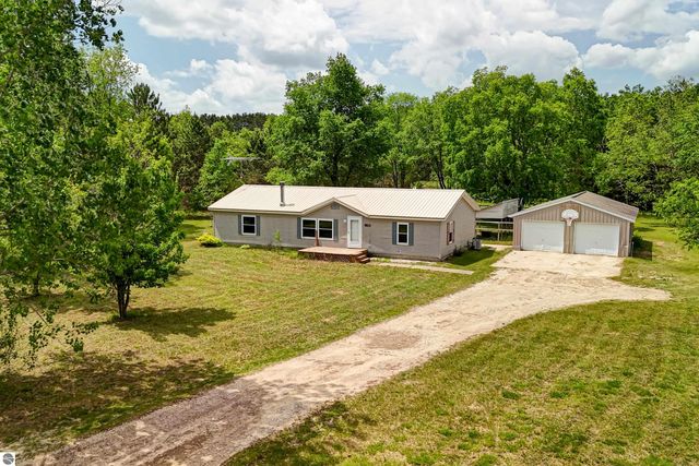 1227 NE Darke Rd, Kalkaska, MI 49646