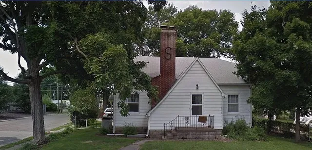 203 N  East St, Olney, IL 62450
