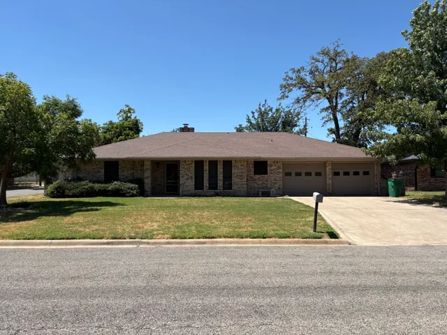 2104 N  Woodland St, Stephenville, TX 76401