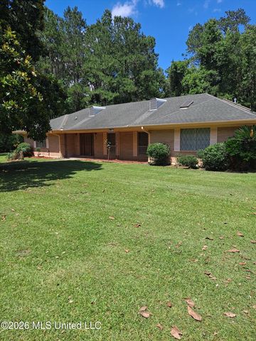 209 S  Loftin Ave, Picayune, MS 39466