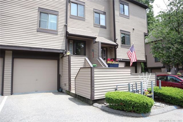 196 New Haven Ave #321, Derby, CT 06418