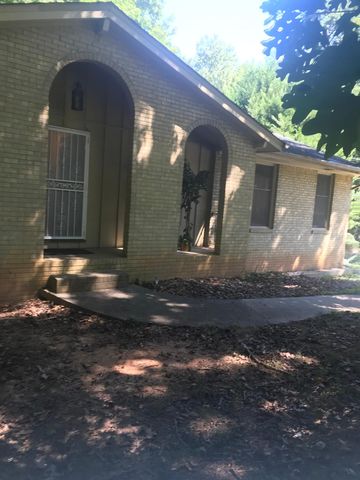 2992 Dodson Dr, East Pt, GA 30344