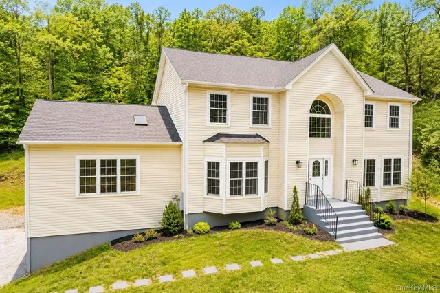 138 Half Moon Road, Lloyd, NY 12528