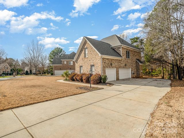 927 Hickory Stick Dr, Fort Mill, SC 29715