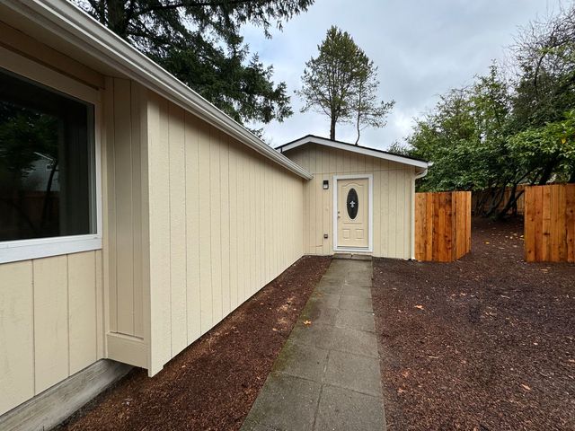10054 SW 35th Ave, Portland, OR 97219