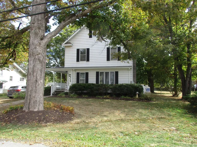 24 Oak St, Nicholson, PA 18446