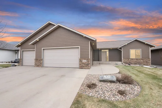 1401 S  Kinderhook Ave, Sioux Falls, SD 57106