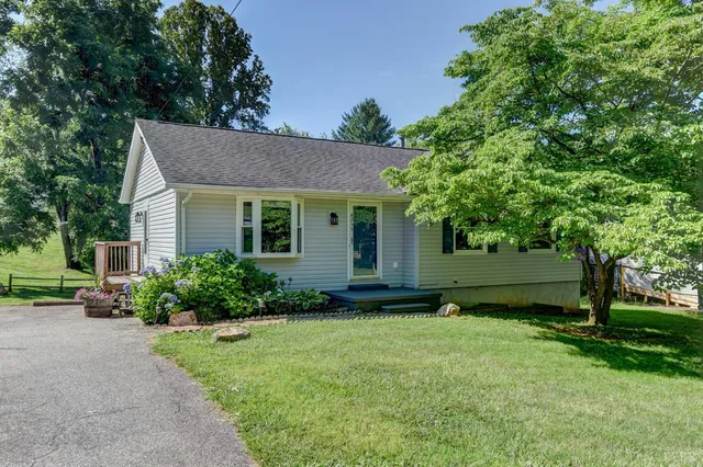 6255 Narragansett Dr, Lynchburg, VA 24502