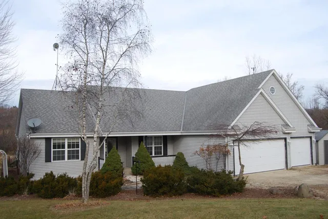 7210 Badger LANE, Allenton, WI 53002