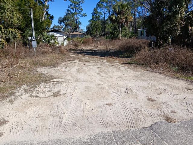 92 SE 234th St, Old Town, FL 32680