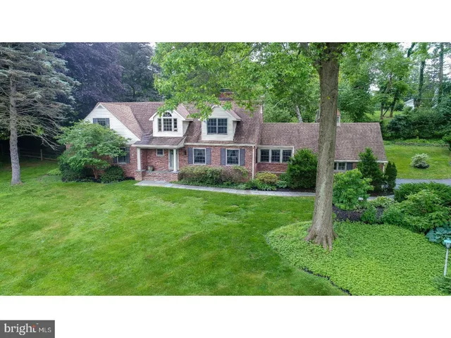 152 Hunters Ln, Devon, PA 19333