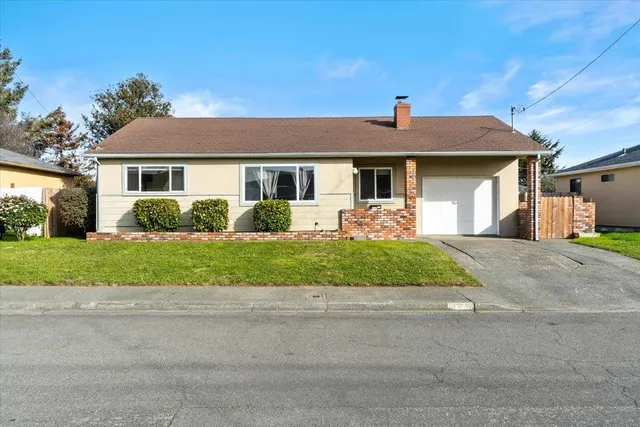 1127 Anzio St, Crescent City, CA 95531
