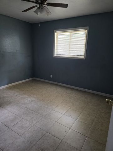 1012 W  Cleveland St #5, Alvin, TX 77511