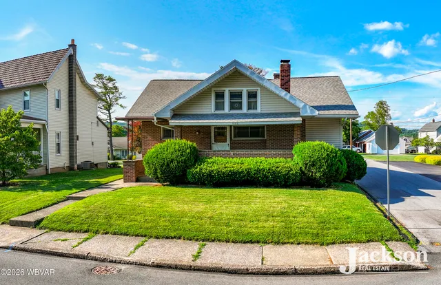 1102 Locust St, Jersey Shore, PA 17740