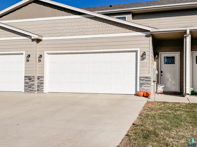 6122 E  Copper Pl, Sioux Falls, SD 57110