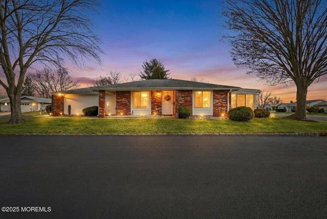 205A Newport Road #205A, Monroe Township, NJ 08831