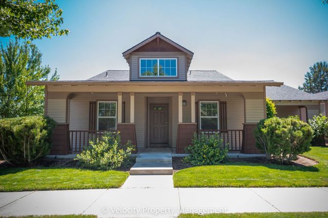 20681 Couples Ln, Bend, OR 97702