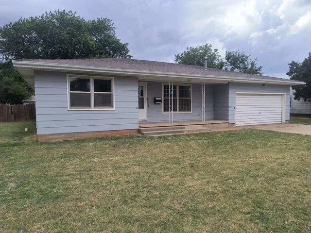 217 N  11th Ave, Fairview, OK 73737