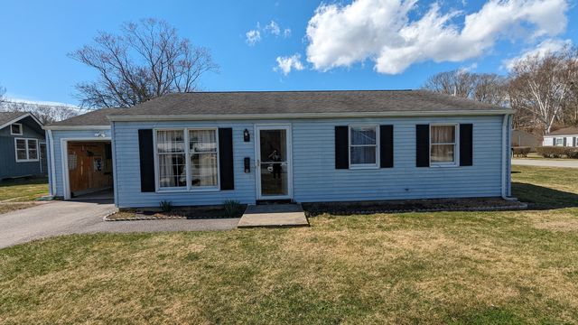 9 Donna Dr, Groton, CT 06340