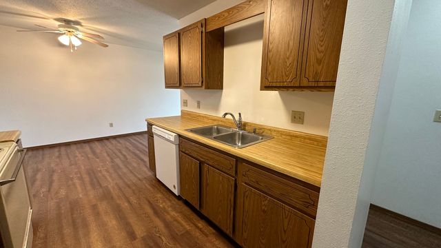 2300 S  Sycamore Ave  #18, Sioux Falls, SD 57110