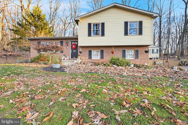 2697 Stoverstown Rd, Spring Grove, PA 17362