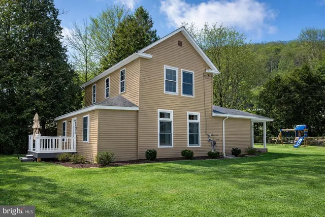 82 Railroad St, Grantsville, MD 21536