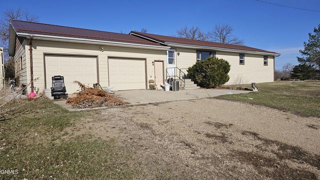217 Park St, Forbes, ND 58439