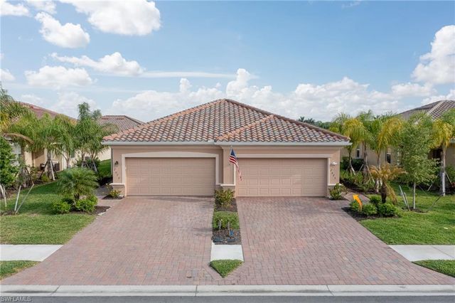 2073 Tamarron Ln, Naples, FL 34120