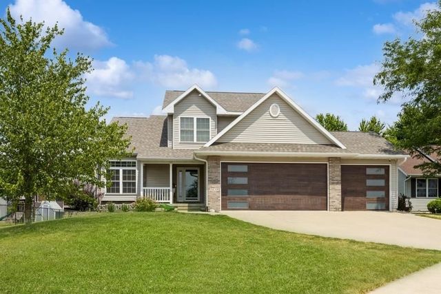 1630 North Dr, Ely, IA 52227