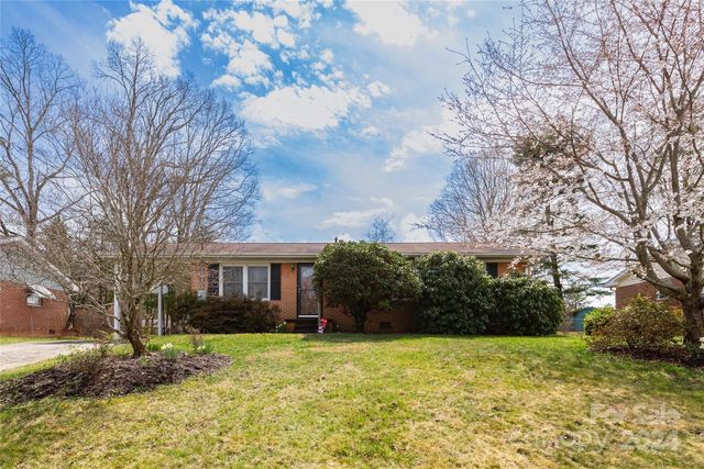 15 Looking Glass Ln, Asheville, NC 28805