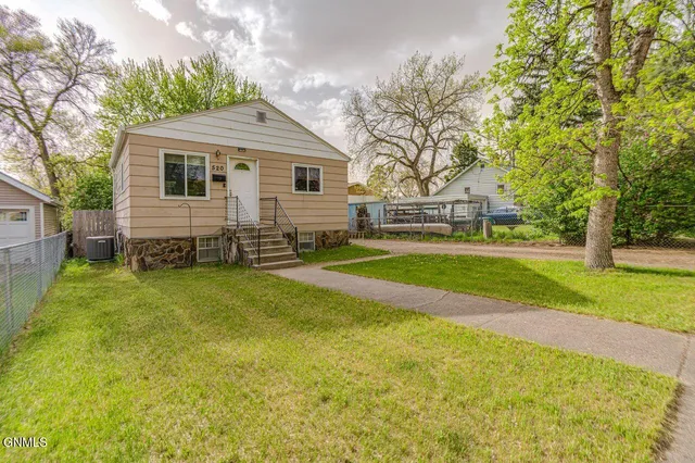 520 N  21st St, Bismarck, ND 58501