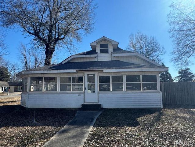 201 Pine St, Cooter, MO 63839