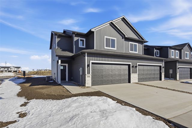 213 NE Doe Pointe Ln, Ankeny, IA 50021