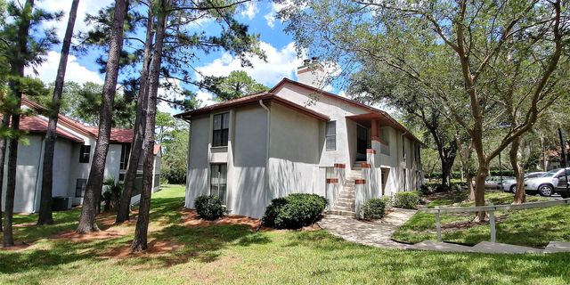 902 Wood Hill Dr, Jacksonville, FL 32256